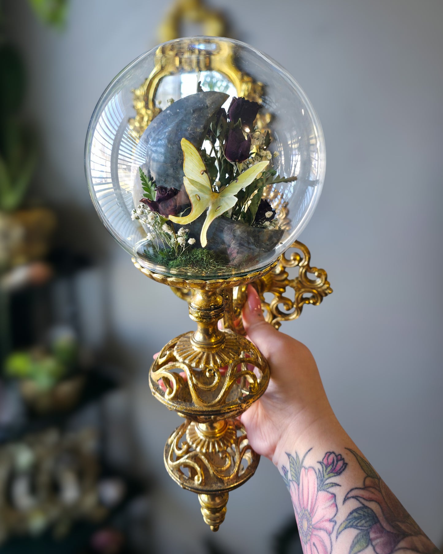 Luna lab brass sconce