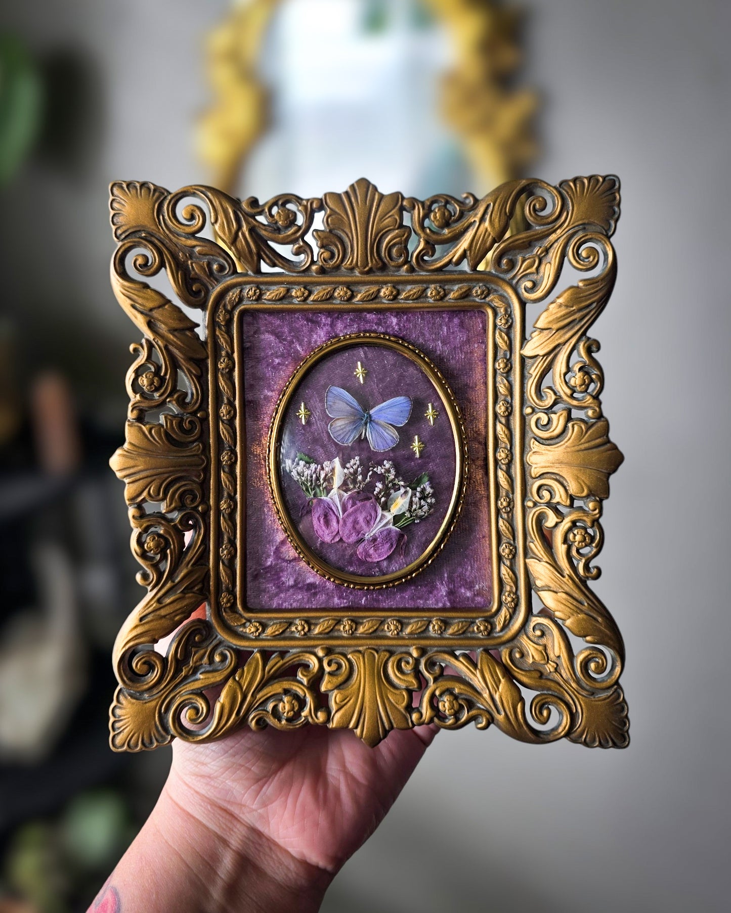 Bleeding heart cameo